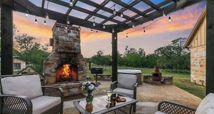 Luxury Home With Fire Pit & Hill Country Views
