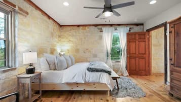 House, Multiple Beds, Hot Tub (3797 Grapecreek Rd) | 3 bedrooms, individually decorated, individually furnished, bed sheets