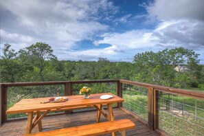 Casa, varias camas, hidromasaje (3797 Grapecreek Rd) | Restaurante al aire libre