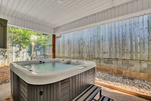 Apartment, Multiple Beds, Hot Tub (907 Hill St #4) | Indoor spa tub - Wanderlust #4 Hot Tub Shared Outdoor Space (Fredericksburg)