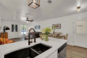 Departamento, varias camas, hidromasaje (907 Hill St #4) | Interior