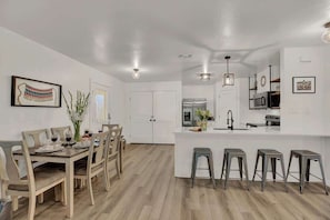Appartement, Plusieurs lits, baignoire à remous (907 Hill St #4) | Restauration