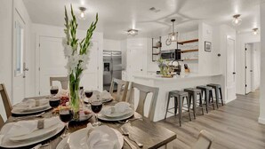 Apartemen, Beberapa Tempat Tidur, hot tub (907 Hill St #4) | Tempat makan