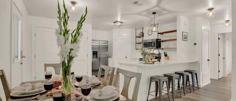 Departamento, varias camas, hidromasaje (907 Hill St #4) | Restaurantes