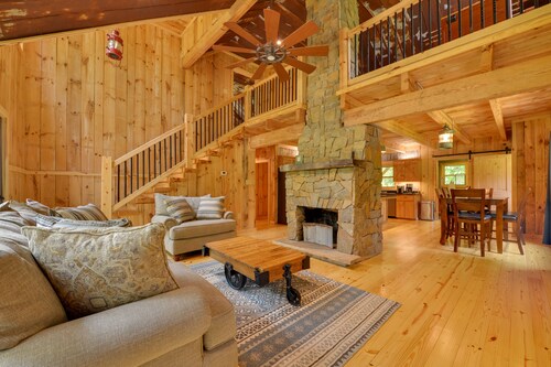 Peaceful Wine Country Cottage w/ Fire Pit in Olin!