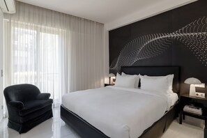 2 bedrooms, in-room safe, desk, soundproofing