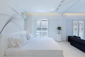 2 habitaciones, caja de seguridad en la habitación y escritorio 