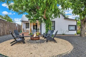 Terrace/patio - Poplar Place Main House With Hot Tub-1 mi to Main St (Fredericksburg)