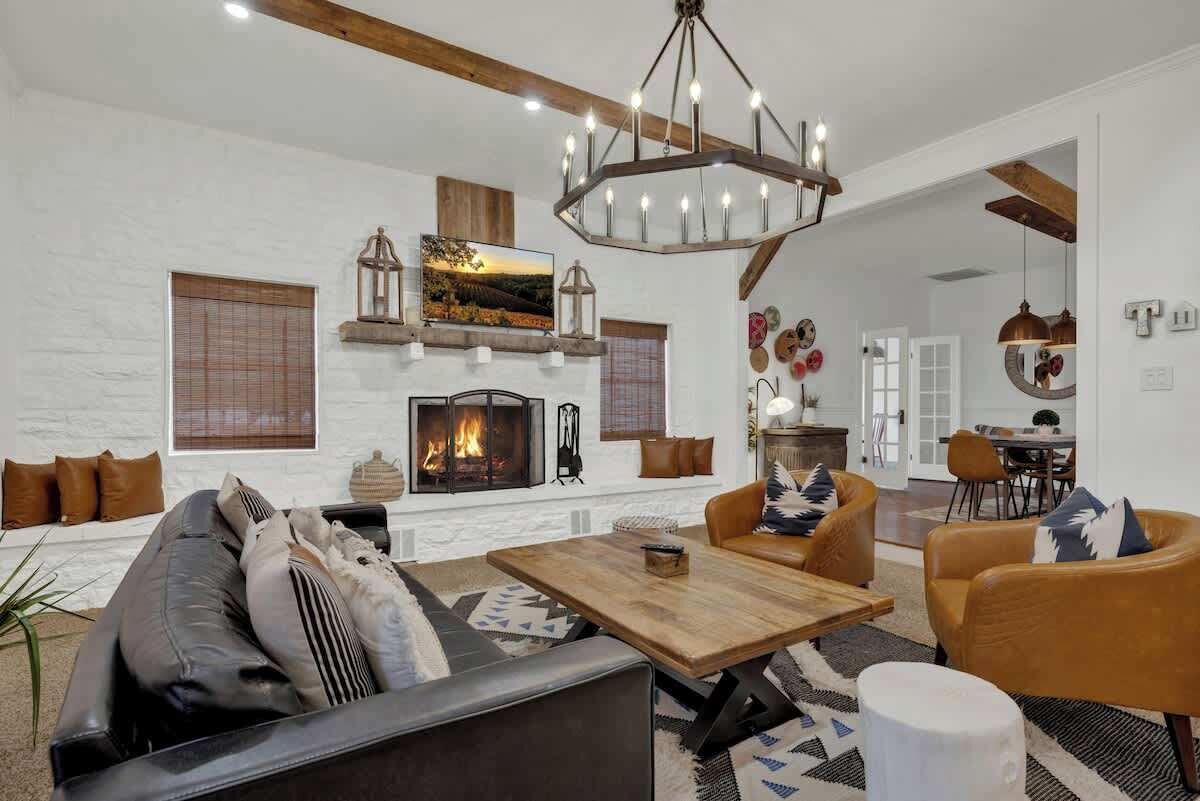 House, Multiple Beds, Hot Tub (807 Poplar Pl - Main) | Living area