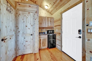 Cabin, 1 King Bed, Hot Tub (3107 Keese Rd #3) | Private kitchen