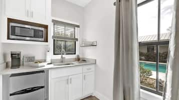 Cottage, 1 King Bed, Pool Access, City View (205 E Schubert - Cot) | Private kitchen | Microwave, coffee/tea maker