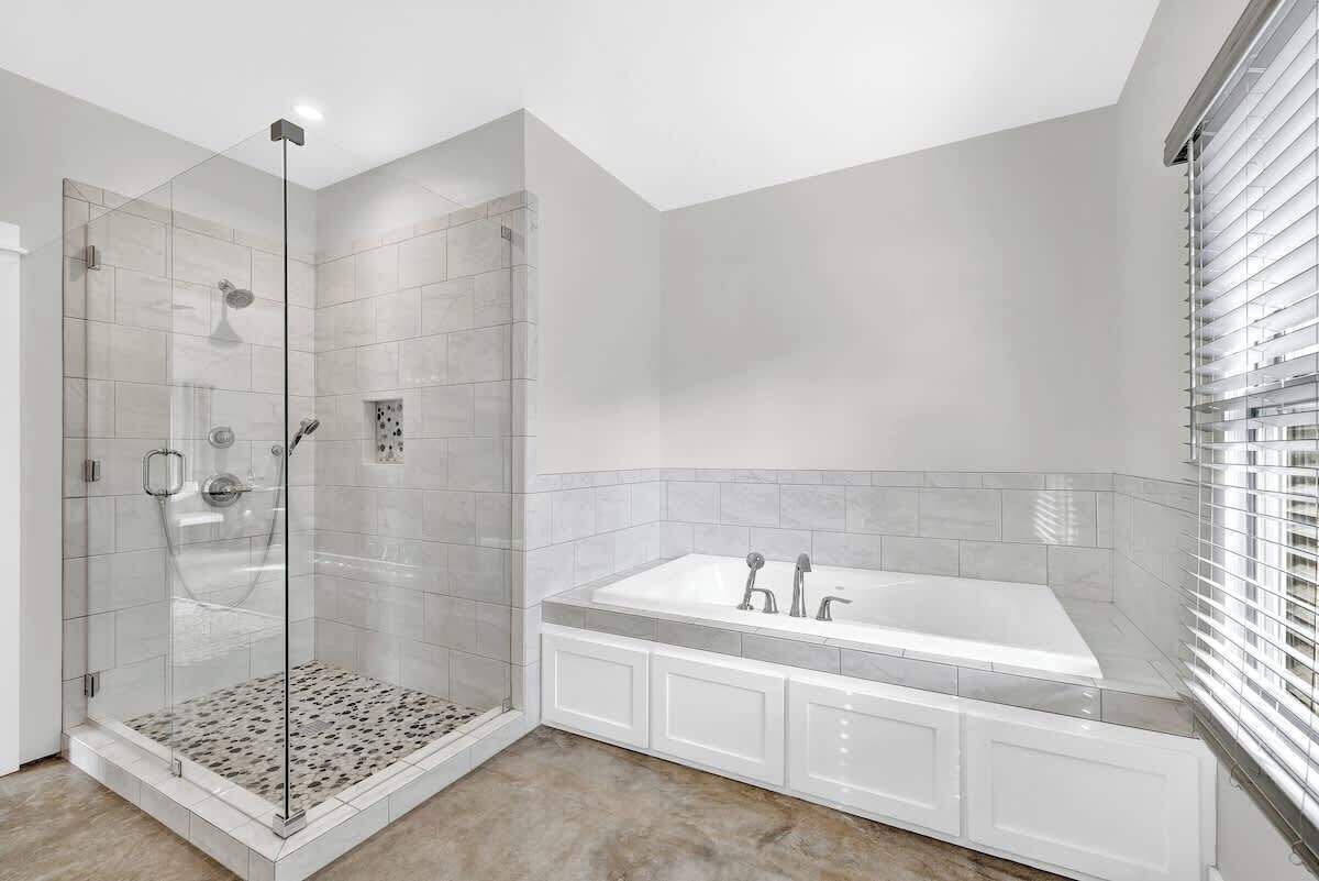 Cottage, 1 King Bed, Pool Access, City View (205 E Schubert - Cot) | Bathroom | Towels