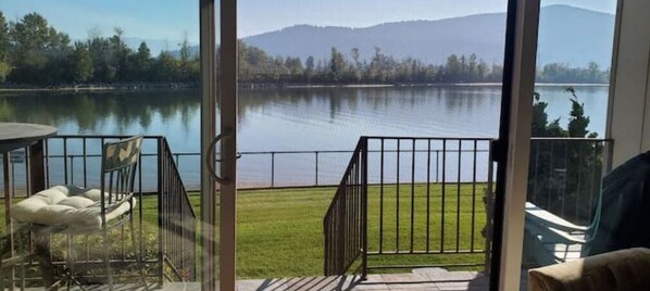 Property grounds - Waterfront Condo del Sol with Boat Dock (Sandpoint)