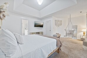 3 bedrooms, desk, iron/ironing board, free WiFi