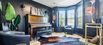 Convenient City Retreat with MASSIVE Backyard, 10 mins from Airport