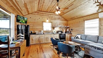 Cabin, 2 Queen Beds, Hot Tub (3167 Keese Rd) | Living area