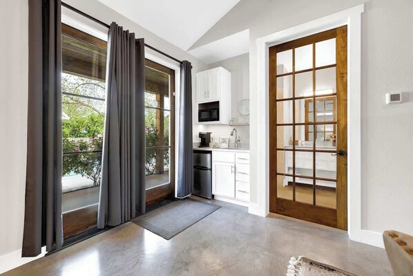 Cottage, 1 très grand lit, accès piscine, vue piscine (205 E Schubert St B)