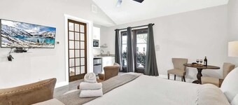 Schubert Inn Suite A With Pool-grill - 2blks to Main