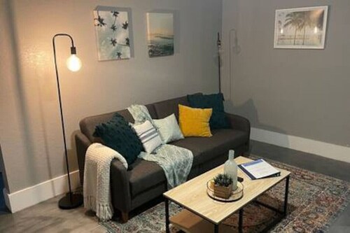 Relaxing apartment in historic Sherman Hill-12