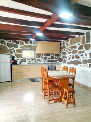 Private kitchen - Casa Caminho S. Bento - Rural FarmHouse (Santa Cristina)