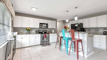 House, Multiple Beds, Hot Tub (705 N Washington) | Private kitchen | Coffee/tea maker