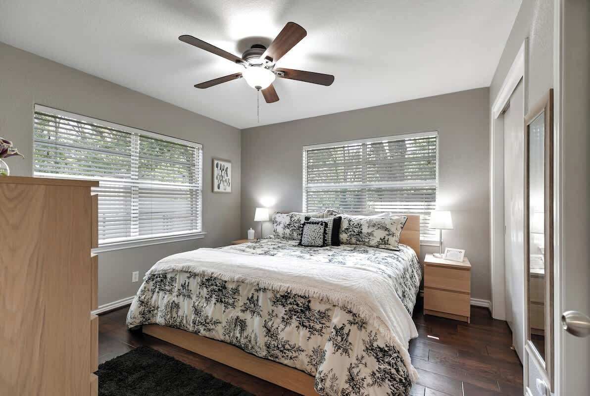 House, Multiple Beds, Hot Tub (705 N Washington) | 3 bedrooms, individually decorated, individually furnished, bed sheets