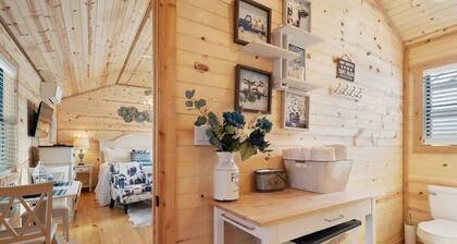 Stunning Cabin Right on Main St!