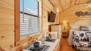 1 bedroom, individually decorated, individually furnished, bed sheets