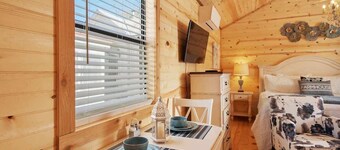 Stunning Cabin Right on Main St!