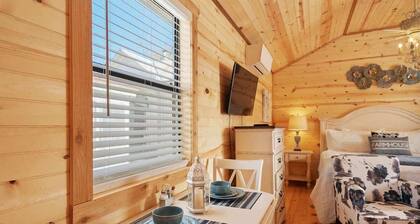 Stunning Cabin Right on Main St!