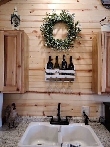 Stunning Cabin Right on Main St!