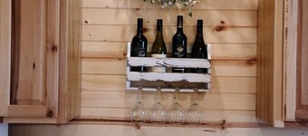 Stunning Cabin Right on Main St!