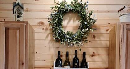 Stunning Cabin Right on Main St!