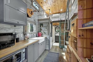 Casa, várias camas, banheira de imersão (430 GH Tr Willie) | Cozinha privada | Cafeteira/chaleira
