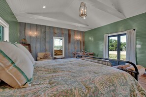 4 habitaciones, decoración personalizada y muebles diferentes 