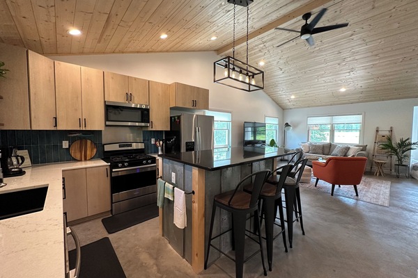 Geladeira, micro-ondas, fogão, cooktop