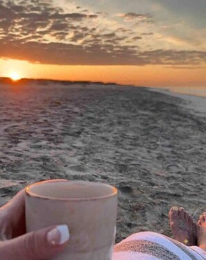 A beach scene with a sunset. - Barefoot Beach: Spectacular Family Beach Retreat! (Atlantic Beach)