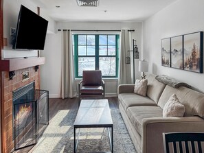 TV connectée, cheminée, baby-foot