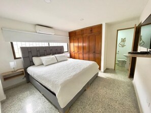 7 quartos, ferros/tábuas de passar roupa, Wi-Fi, roupa de cama