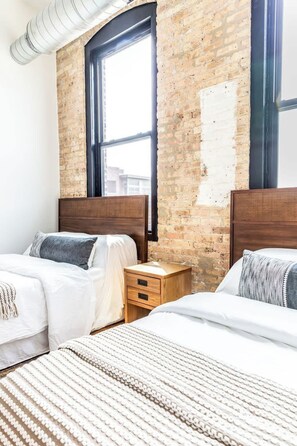 4 bedrooms, desk, iron/ironing board, travel cot - Luxury Designer Penthouse Loft | Sleeps 20 (Chicago)