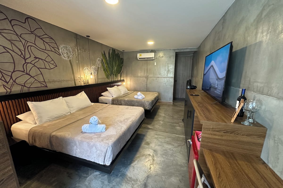 Deluxe Studio Suite | 1 bedroom, premium bedding, pillowtop beds, minibar