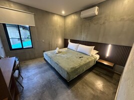 Ropa de cama de alta calidad, colchones con pillow-top y minibar 