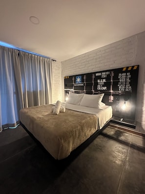 Luxury Double Room with Air Conditioning | Premium bedding, pillow-top beds, minibar, free WiFi - Eco Hotel La Colina Mirador Con Aire Acondicionado (Quimbaya)