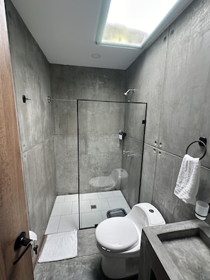 Premium bedding, pillow-top beds, minibar, free WiFi - Eco Hotel La Colina Mirador Con Aire Acondicionado (Quimbaya)