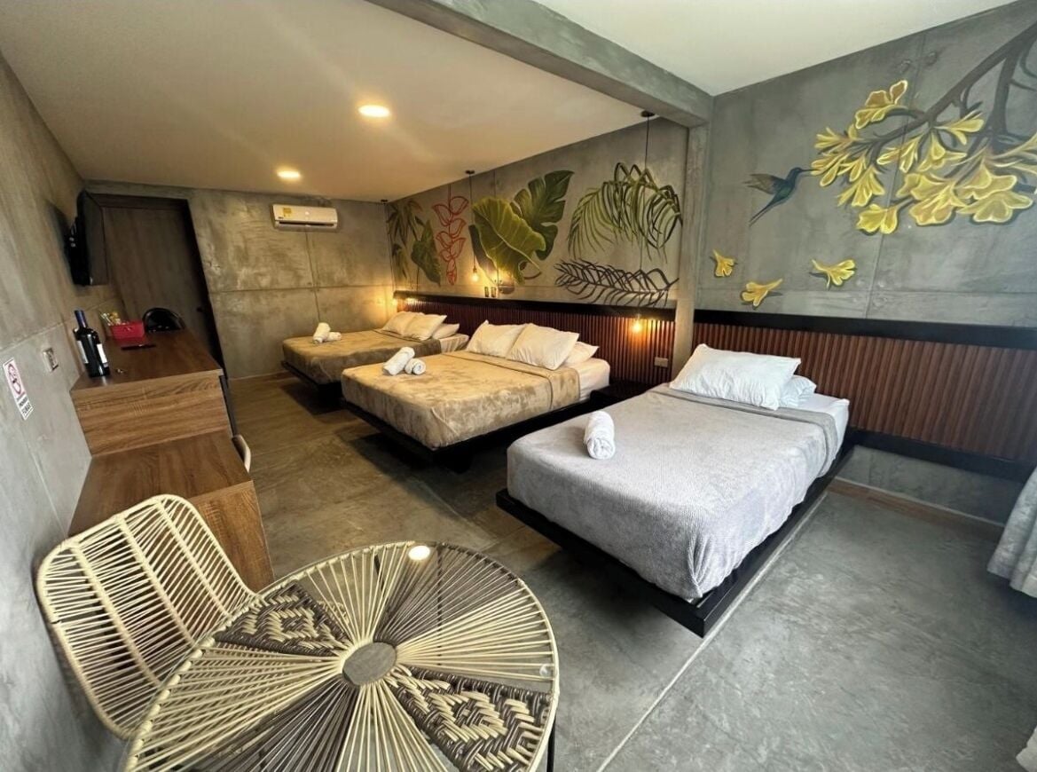 Family Room con aire acondicionado | Ropa de cama de alta calidad, colchones con acolchado adicional, minibar