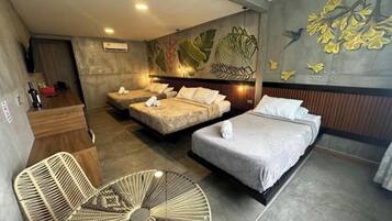 Ropa de cama de alta calidad, colchones con pillow-top y minibar