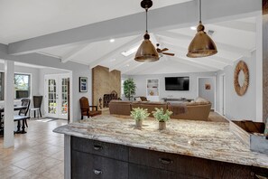 House, Multiple Beds, Patio | Private kitchen | Fridge, microwave, oven, stovetop - Candlelight Cove W/firepit (Fredericksburg)