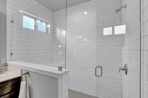 Casa, várias camas, varanda (457 Granite Loop) | Banheiro | Toalhas de banho 