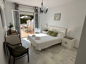 4 bedrooms, in-room safe, iron/ironing board, travel crib - Nerja Paradise Rentals - Villa Aljamar 8a (Nerja)