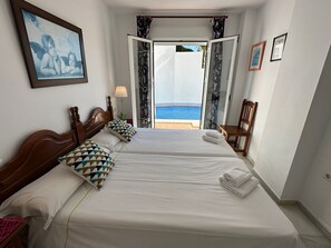 3 quartos, cofres nos quartos, ferros/tábuas de passar roupa